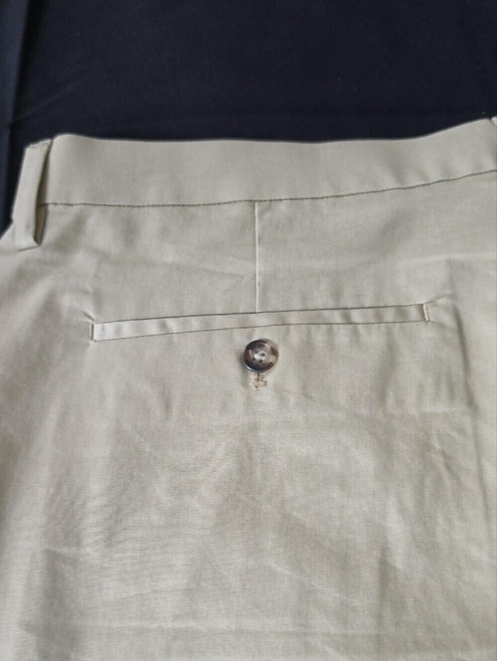 Banana Republic Men's Khaki Flat-Front Shorts - Picture 7 of 12